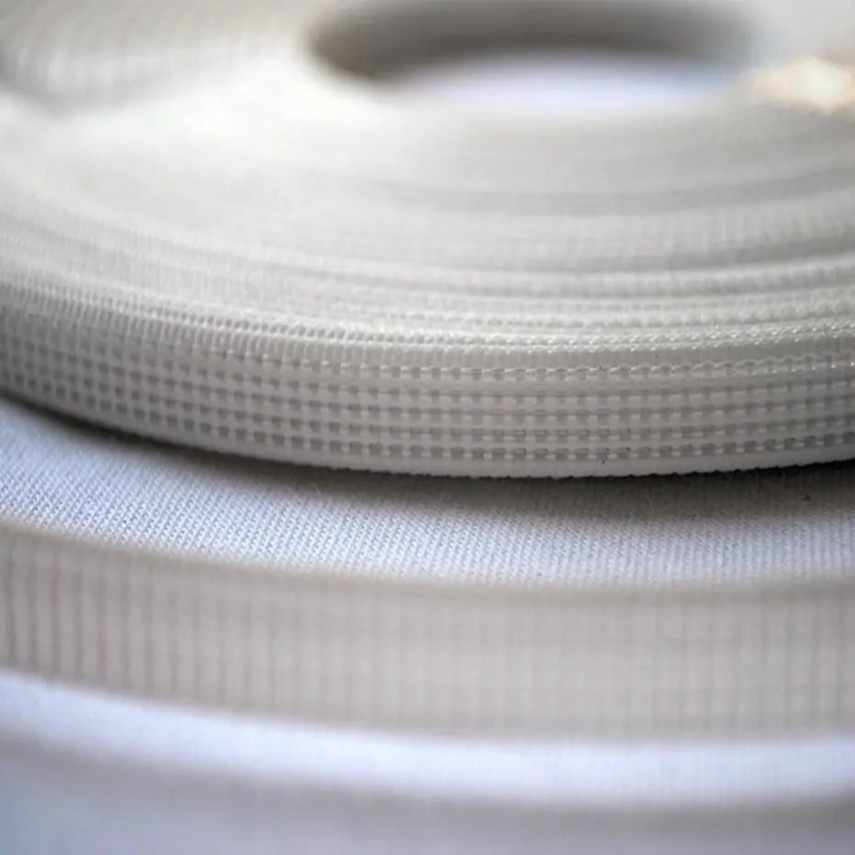 8mm Rigilene Boning – Polyester Dressmaking Support for Bridalwear, Corsets & Costumes - 10m in White Or Black Pins & Needles