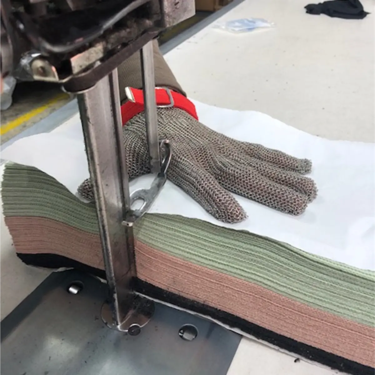 Cut Resistant Stainless Steel Wire Metal Mesh Safety Glove for Cutting