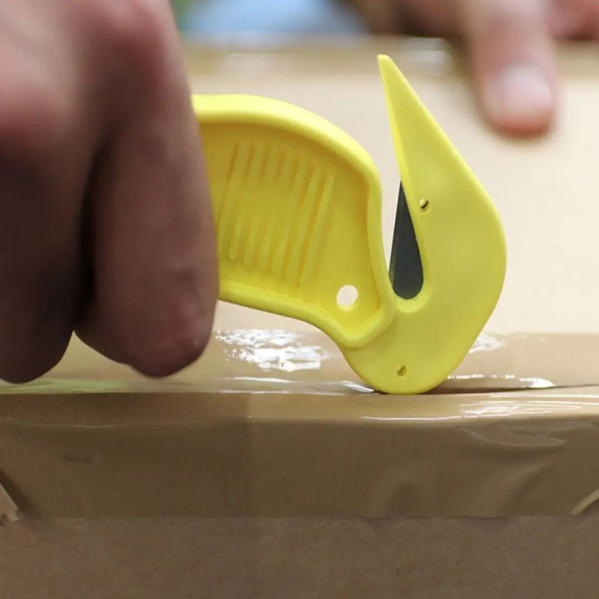 Disposable Safety Knife – Box Cutter with built in Tape cutter