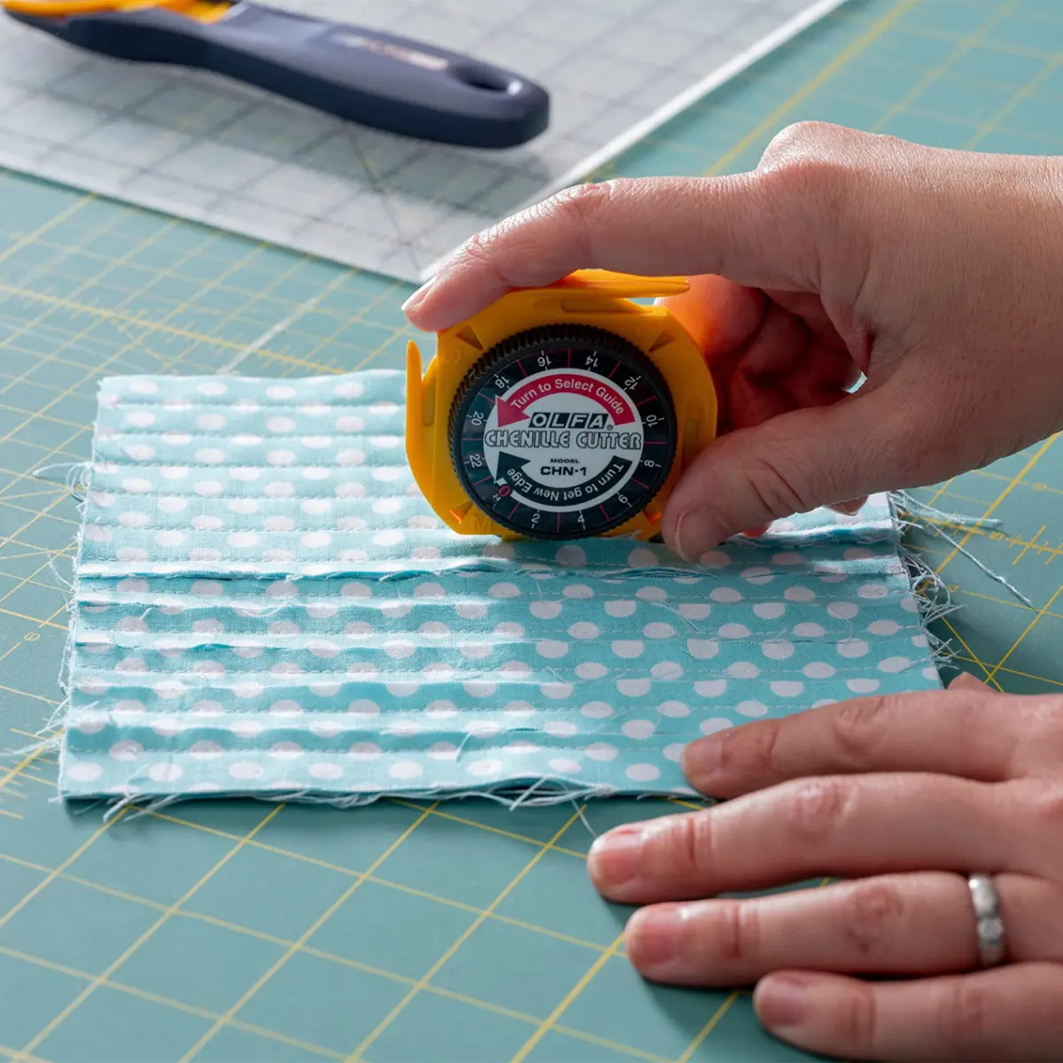 Olfa Chenille Cutter CHB-1 for Quilting & Fabric Crafts Pins and Needles